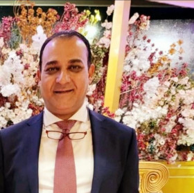 دكتور احمد صقر جراحة العمود الفقري وعلاج الألم التجمع الأولدكتور احمد صقر