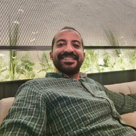 دكتور احمد صلاح عبد الهادي جراحة العظام والعمود الفقري مدينة نصردكتور احمد صلاح عبد الهادي